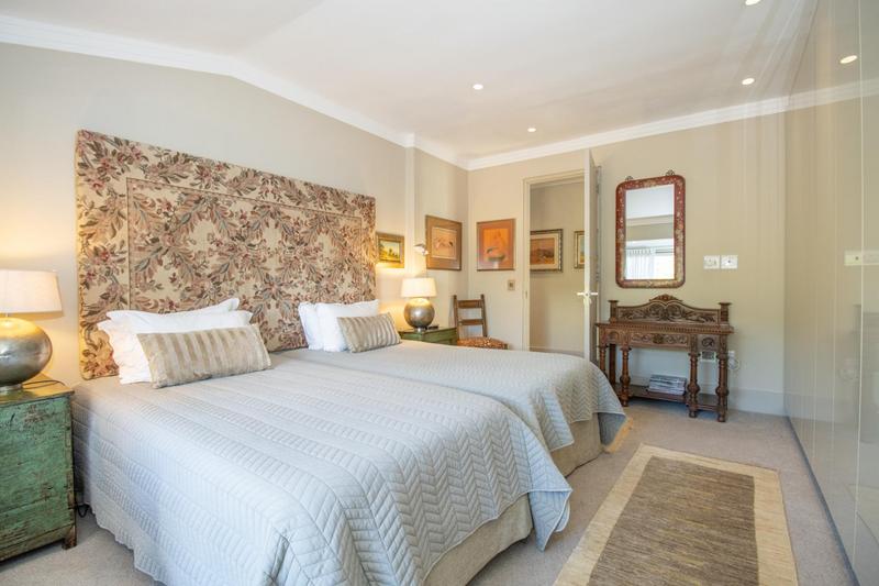 4 Bedroom Property for Sale in Constantia Western Cape